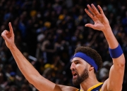 Uzi迎来十赛季出色发挥，勇士观众热烈欢呼！