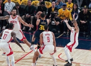 Rookie连续十二场比赛得分超过比赛局势复杂，勇士不断突破！的简单介绍