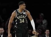 字母哥三巨头联手，库里得分突破，三连败冲击季后赛！